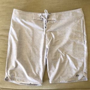Travis Matthew NWT prestige lifestyle performance board shorts waist is 36